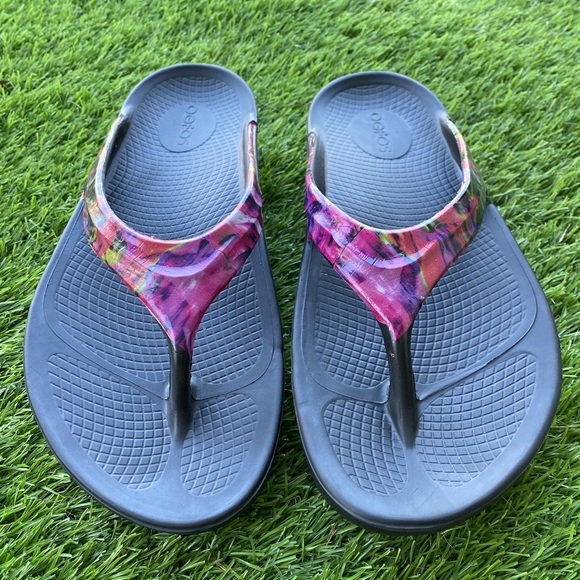 Oofos OOlala women’s flip flop thong sandals - Picture 6 of 8